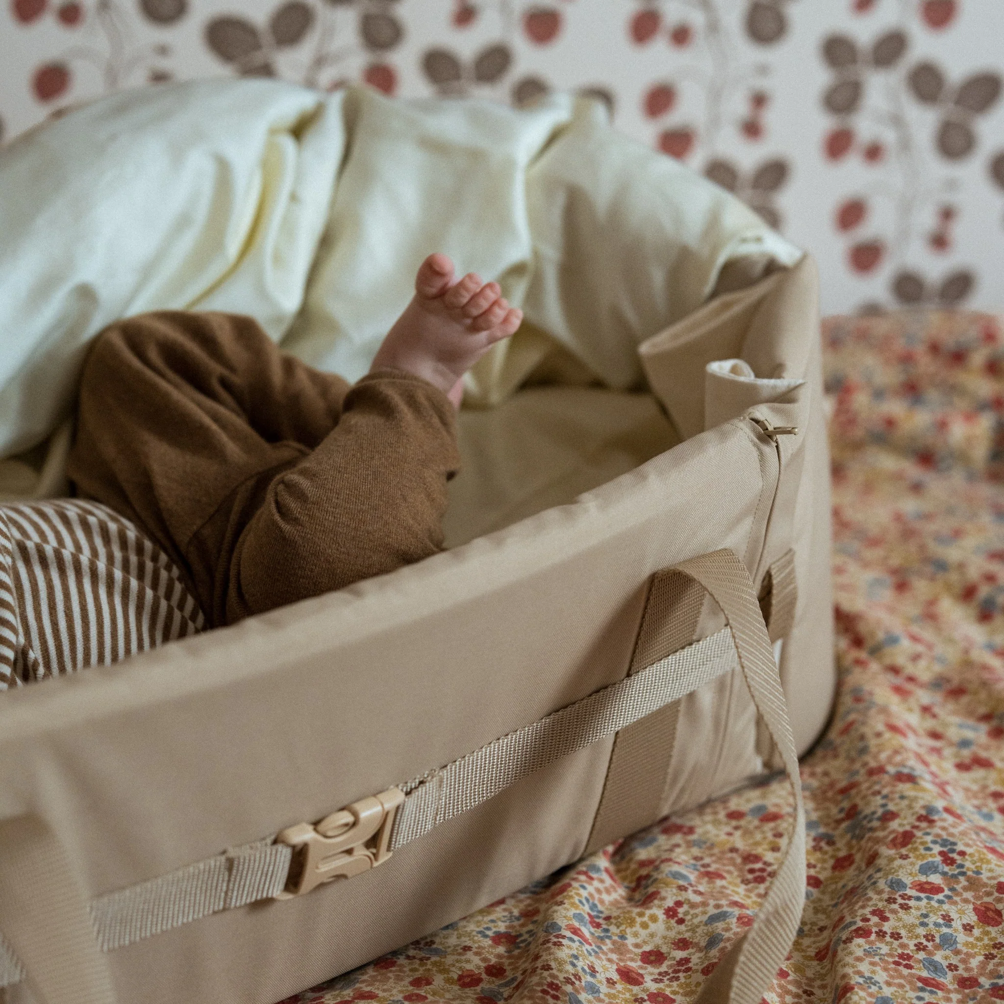 Baby Carrycot - Image 5